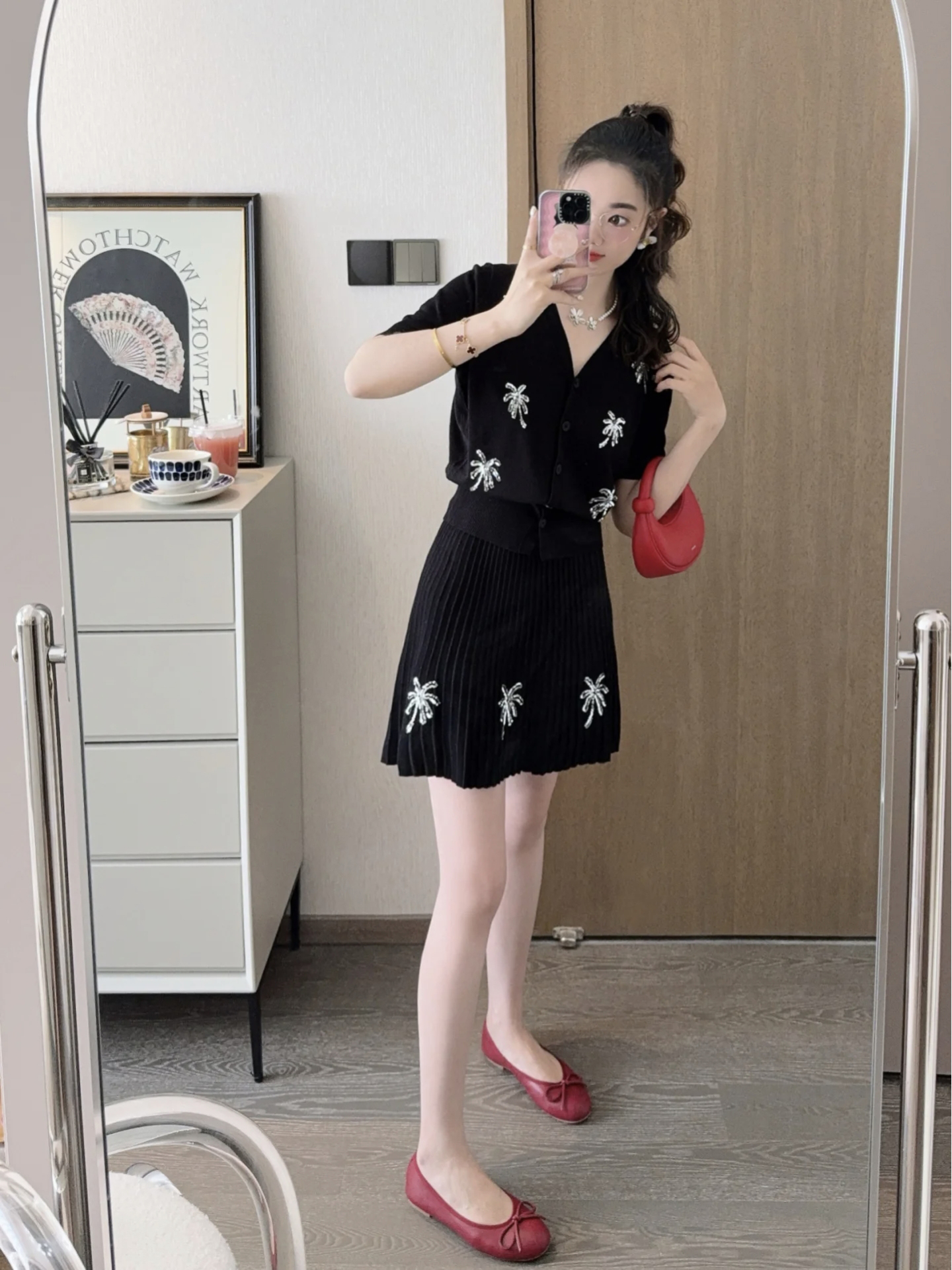 2025 Summer Chic Knit V-Neck Top and Skirt Set with Sequin Details