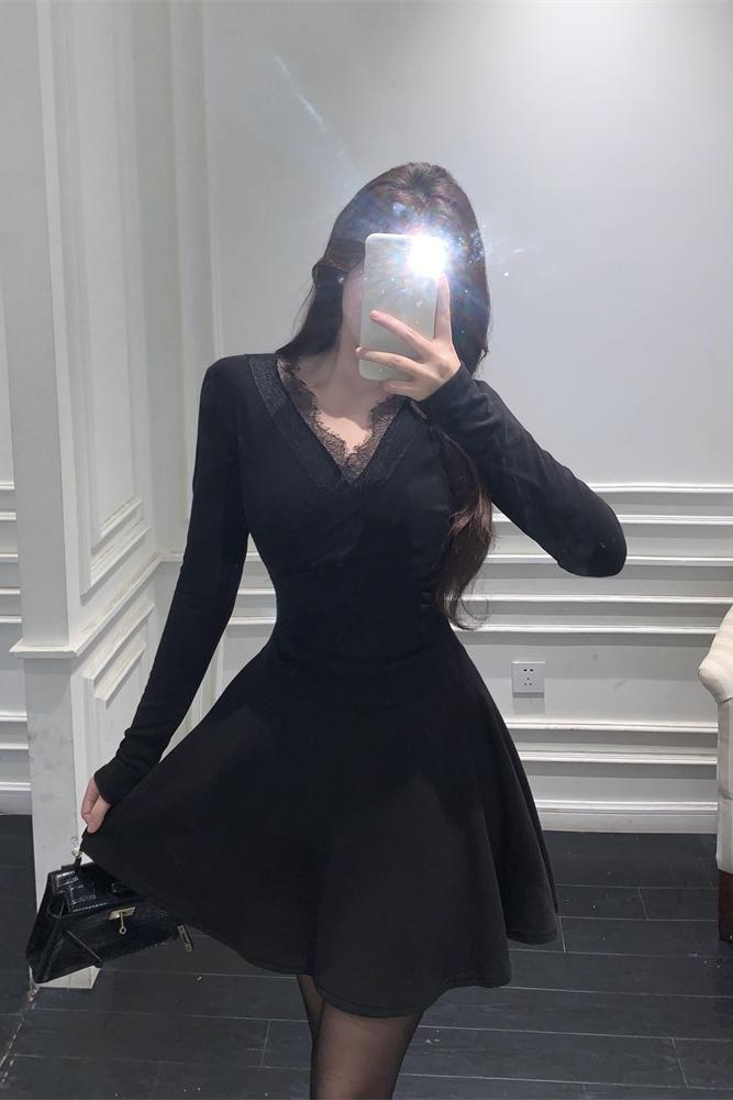 Plus Size V-Neck Lace Trim Little Black Dress - Image 5