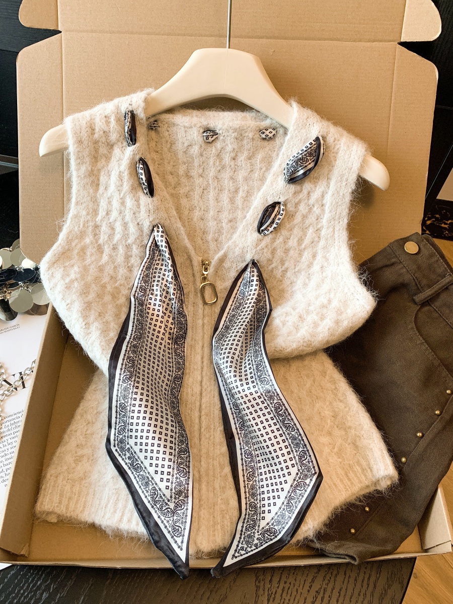 Spring Retro Chic Sleeveless Knit Vest with Scarf and Zipper