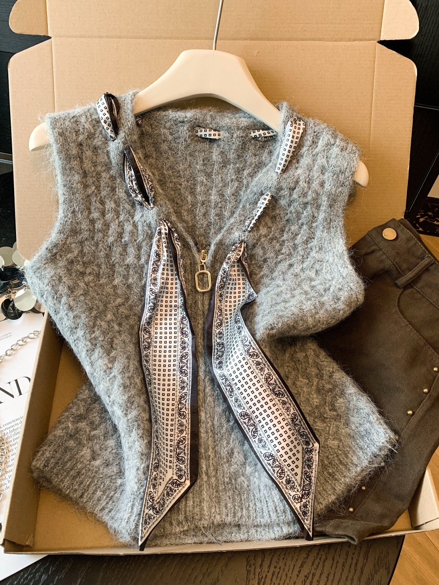 Spring Retro Chic Sleeveless Knit Vest with Scarf and Zipper - Image 3