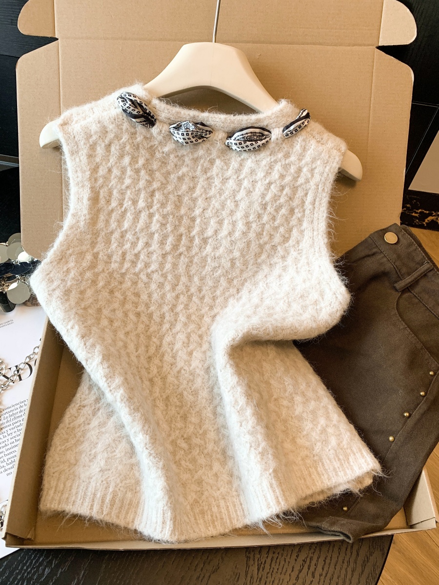 Spring Retro Chic Sleeveless Knit Vest with Scarf and Zipper - Image 4